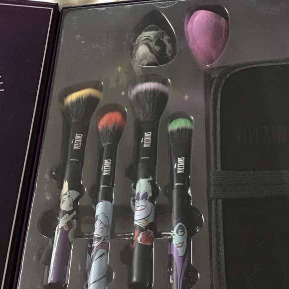 New Disney Villains Purple 7 Pcs Brush,Blender and Case Bag Set - Picture 3 of 6
